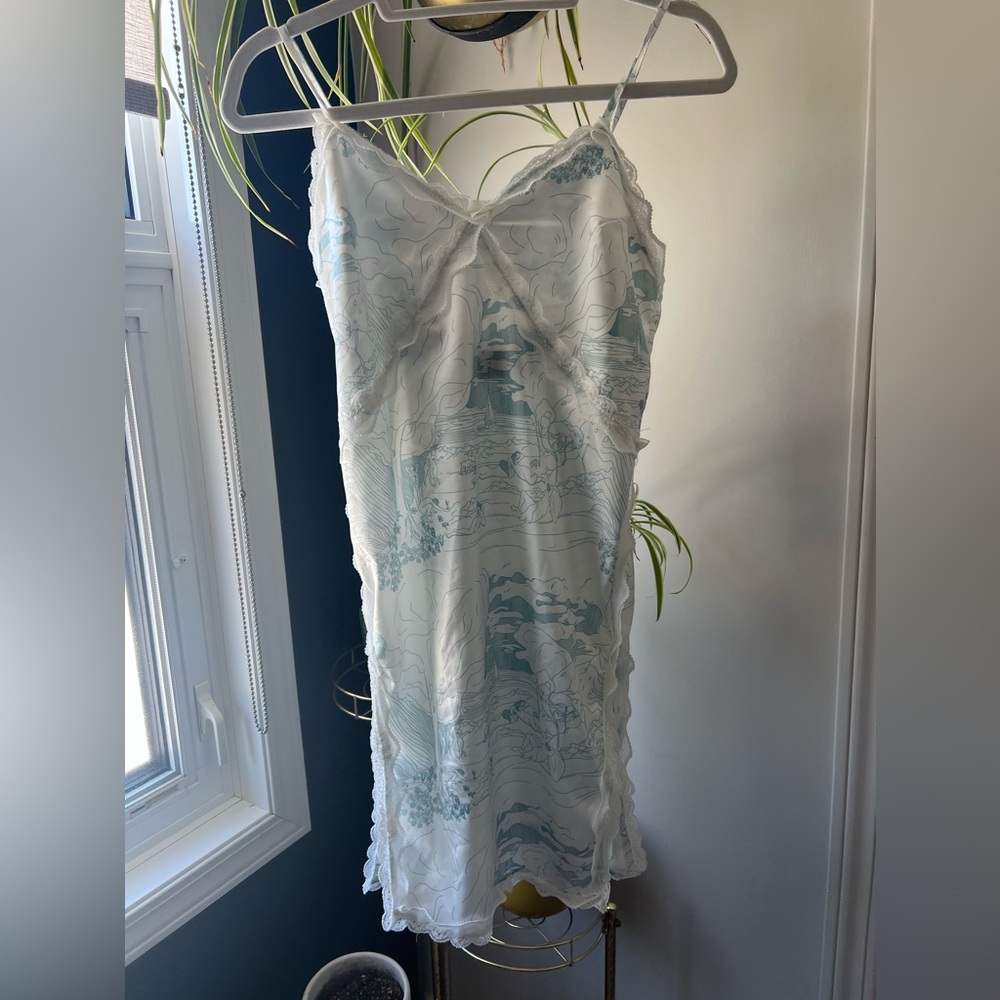 Vintage-Inspired Satin Slip Dress – Lace Trim & Toile Print - Picture 3 of 6